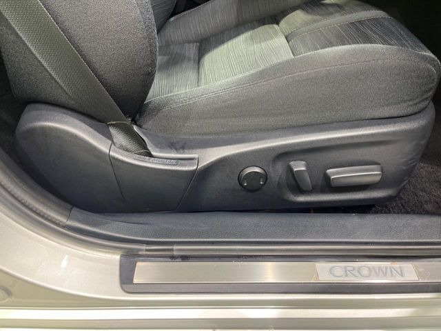 【パワーシート】スイッチ一つで簡単にシートの微調整が可能!電動だから力もいりません!快適なシートポジションにセットして、快適なドライブをお楽しみください。