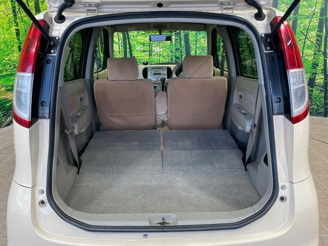 ���i�̂���������ʋ΁A���}���ɏ\���ȉ׎��X�y�[�X���m�ۂ��Ă���܂��B�Z�J���h�V�[�g��|���ƁA�傫�ȉו��̐ύڂ��\�ł���