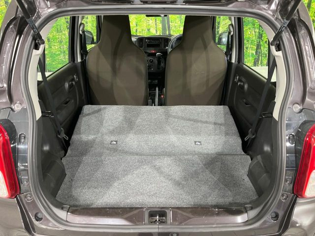 ���i�̂���������ʋ΁A���}���ɏ\���ȉ׎��X�y�[�X���m�ۂ��Ă���܂��B�Z�J���h�V�[�g��|���ƁA�傫�ȉו��̐ύڂ��\�ł���