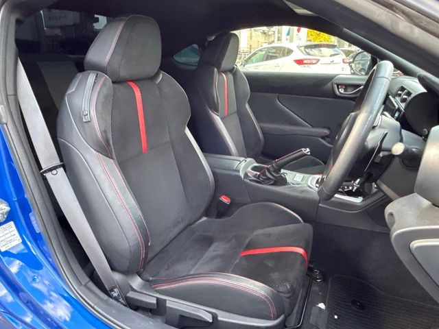 �y�n�[�t���U�[�V�[�g�z�������ƍ���S�n�𗼗������l�C�̃V�[�g���w�ʁE���ʂ̃t�@�u���b�N�f�ނ́A�ʋC���̗ǂ��⊊��ɂ����ɗD��Ă��܂��B�C���╞���ɍ��E���ꂸ���K�ɂ���肢�������܂��B