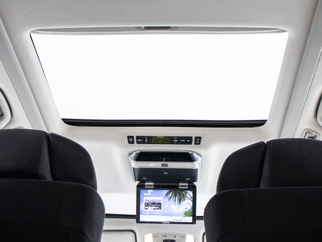 ★ツインサンルーフ★希少装備を装着!開放的な空間をお楽しみください!