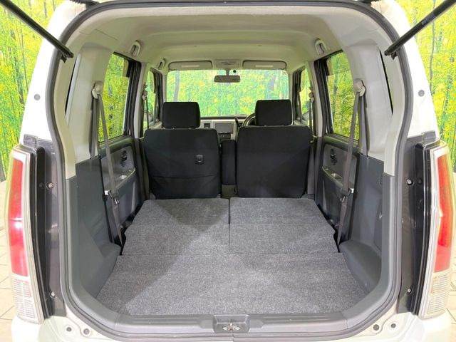 普段のお買い物や通勤、送迎等に十分な荷室スペースを確保しております。セカンドシートを倒すと、大きな荷物の積載も可能です♪