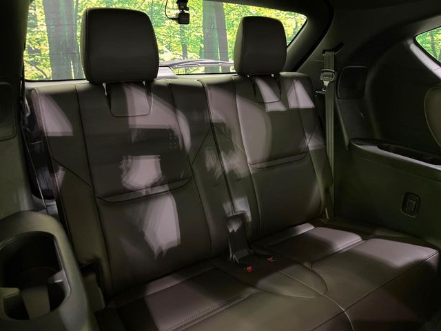 3列目シートはもちろん状態良好☆大人でもゆったりと座って頂けますので、大人数でのお出かけもラクラクです♪ご家族で、気の知れた仲間で、ドライブに行くのが楽しみですね♪