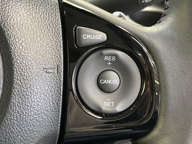 �y�N���[�Y�R���g���[���z�������H�����N���N���s�B�A�N�Z���𗣂��Ă���葬�x�ő��s���ł��A�������^�]���̕��S���y��!�����E�������ȒP�ȃX�C�b�`����Œ����ł��܂��B