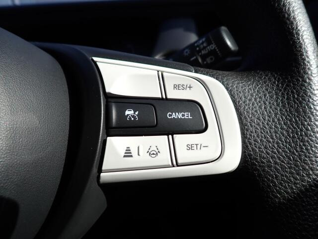 �y�N���[�Y�R���g���[���z�������H�ł̒��������s���y�Ɂ�A�N�Z���y�_���𓥂܂��Ɏԑ������ɕۂ��Ƃ��\�ł��B�O���̎ԗ������m���ĎԊԂ�ۂ悤�ɑ��x���߂��Ă���܂�!!