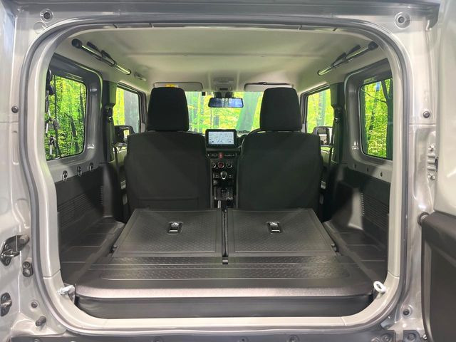 ���i�̂���������ʋ΁A���}���ɏ\���ȉ׎��X�y�[�X���m�ۂ��Ă���܂��B�Z�J���h�V�[�g��|���ƁA�傫�ȉו��̐ύڂ��\�ł���