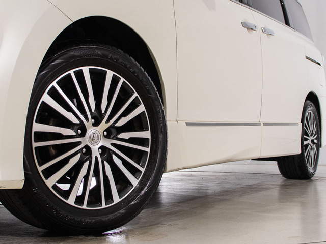 ★タイヤ交換★お好みのメーカ-やデザインのホイールへの換装も承っております!