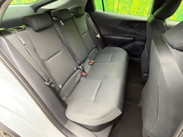 後部座席も気になるようなキズ・汚れやへたり等、大きなダメージはなく、良好な状態です。