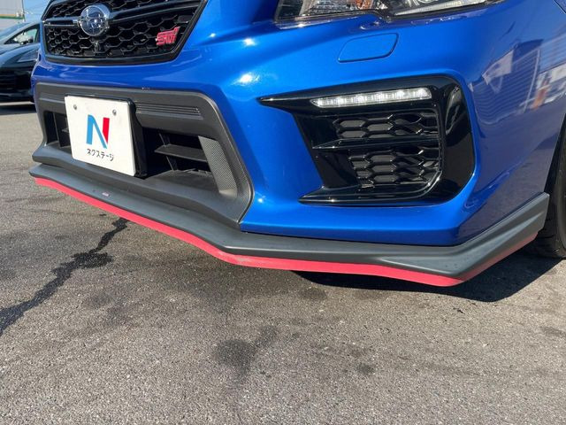 �ySTI�X�^�C���p�b�P�[�W�z�t�����g�E�T�C�h�E���A��STI�̃G�A���œ���B�O�ς̃X�|�[�e�B�[�����ۗ������Ă���邾���łȂ��A�������s���̋�̓o�����X���œK�����Ă���܂��B