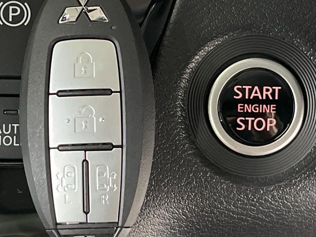 �y�I�y���[�V�����L�[�z�J�o����|�P�b�g�ɓ��ꂽ�܂܂ł��h�A�̎{���E�������\�ȃX�}�[�g�L�[�𑕔��B�G���W���̃I���E�I�t�����J�M�����o���K�v����������Ƃ��Ă��֗��ł���