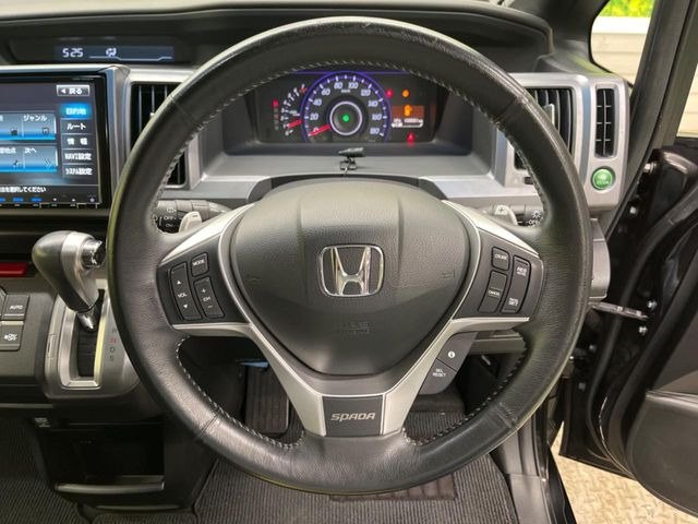 �y�����v�����X�e�A�����O�z�㎿�Ȋv���g�p���邱�ƂŁA��ɂ����������݂ƂĂ��^�]���₷���n���h���ł���