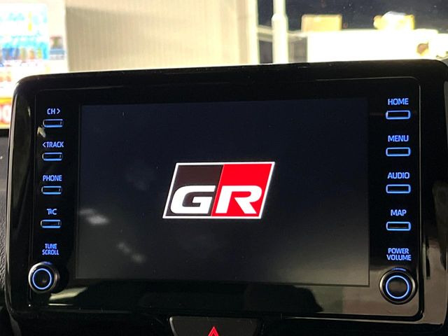 �y8�C���` �f�B�X�v���C�I�[�f�B�I�z���ʂ̃f�B�X�v���C��AppleCarPlay��AndroidAuto�����p�\�B�傫�ȉ�ʂŃX�}�z�i�r�A�v���������p���������܂���