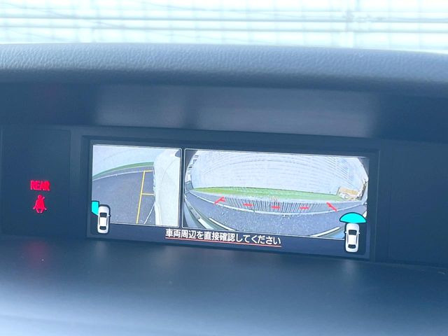 【フロント&サイドカメラ】ドライバーから見にくい死角部分を映像で確認できる前方と左側面にカメラを装着。見通しがきかない場所や住宅密集地などを運転することが多い人におすすめの安心装備です。