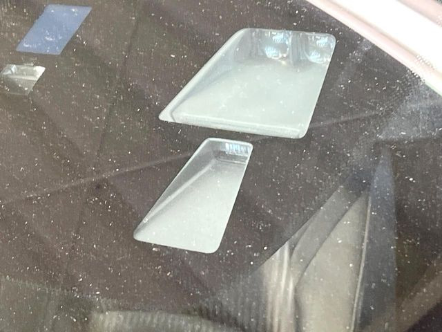 【スマートシティブレーキサポート】低速走行中に前方の車両等を認識し、衝突しそうな時は警報とブレーキで衝突回避と被害軽減をアシスト。より安全にドライブをお楽しみいただけます。