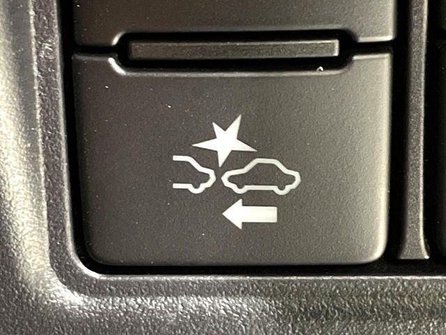 �y�g���^�Z�[�t�e�B�Z���X�z���s���ɑO���̎ԗ�����F�����A�Փ˂������Ȏ��͌x��ƃu���[�L�ŏՓˉ���Ɣ�Q�y�����A�V�X�g�B�����S�Ƀh���C�u�����y���݂��������܂��B