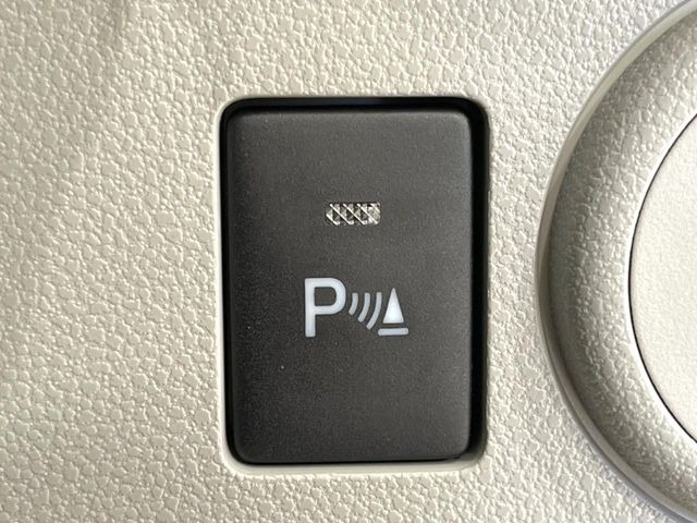 【クリアランスソナー】バンパーに付いたセンサーが障害物を検知!一定の距離に近づくとアラートで教えてくれます♪狭い駐車スペースや車庫入れ時も安心ですね☆