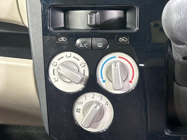 寒い冬も暑い夏も全席に快適な空調を届けてくれる、ダイヤル式エアコンを装備♪