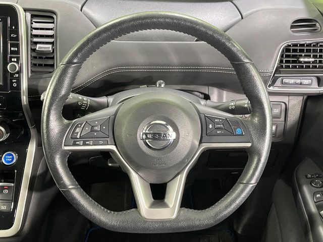 �y�����v�����X�e�A�����O�z�㎿�Ȋv���g�p���邱�ƂŁA��ɂ����������݂ƂĂ��^�]���₷���n���h���ł���