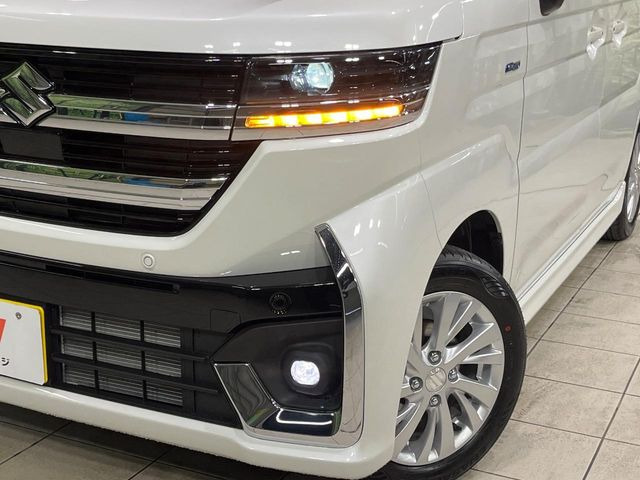 【LEDヘッドライト】悪天候や夜間走行時も良好な視界を確保し安心して運転できる高輝度LEDヘッドライトを装備!点灯速度が早く、消費電力も抑えられています。