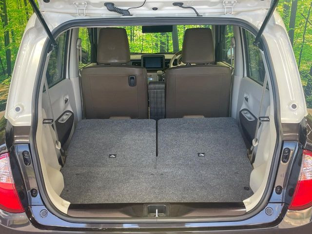 ���i�̂���������ʋ΁A���}���ɏ\���ȉ׎��X�y�[�X���m�ۂ��Ă���܂��B�Z�J���h�V�[�g��|���ƁA�傫�ȉו��̐ύڂ��\�ł���