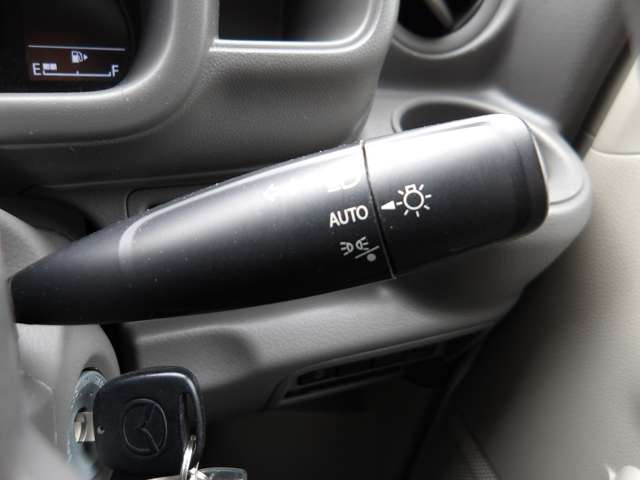 �I�[�g���C�g������̖��邳�ɉ����Ď����Ńw�b�h���C�g�̓_���E�������ł���@�\�ł�!���C�g�̕t���Y��E�����Y��Ȃǂ��Ȃ��Ȃ�A�J�̓���[���̑��s�����S!�g���l���ʉߎ��ɂ��֗��ł���!!