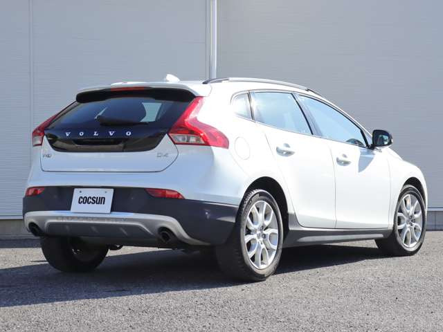 エンジンオイルはフランスのMOTUL(モチュール)を使用しています。新旧ボルボ各モデルに適合する異なる粘度のオイルをご用意しています。