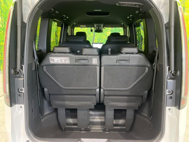 ���i�̂���������ʋ΁A���}���ɏ\���ȉ׎��X�y�[�X���m�ۂ��Ă���܂��B�Z�J���h�V�[�g��|���ƁA�傫�ȉו��̐ύڂ��\�ł���