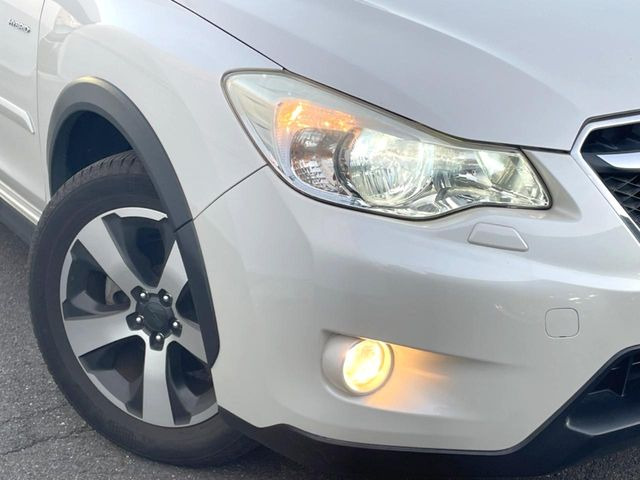 【HIDヘッドライト】非常に明るく前方を照らしてくれるので、悪天候や夜間の走行時も視界良好で安心してお乗りいただけます。