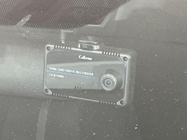 【ドライブレコーダー】安心・安全なカーライフに必須のドライブレコーダーを装備!走行中はもちろん、あおり運転や事故に遭遇した際の状況も映像で記録し、万一のリスクに備えます。