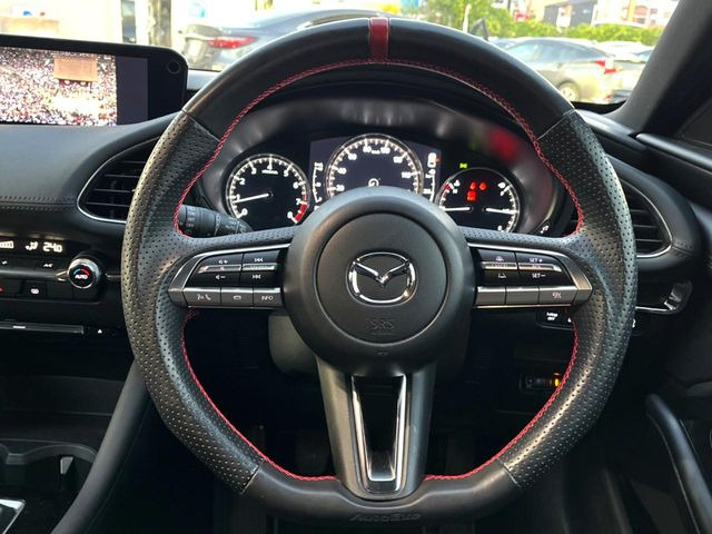 �y�����v�����X�e�A�����O�z�㎿�Ȋv���g�p���邱�ƂŁA��ɂ����������݂ƂĂ��^�]���₷���n���h���ł���