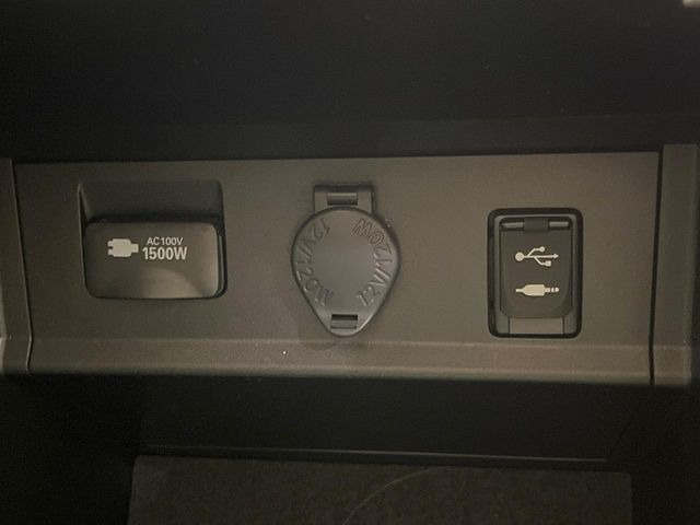 �y�A�N�Z�T���[�R���Z���g�z�L�����v��X�|�[�c�A�A�E�g�h�A�ł̃A�N�e�B�r�e�B�͂������A�ЊQ�E��d�̍ۂɏ����ɂ��Ȃ�AC100V�R���Z���g�𑕔���P�[�^�C��^�u���b�g�A�Q�[���@��̏[�d�ɂ���