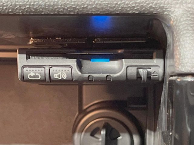 ●ETC車載器(アンテナ分離型音声案内タイプ):お引き渡し時には再セットアップを実施後、お渡しいたします。マイレージ登録に関してもお気軽にスタッフまでお尋ねください。