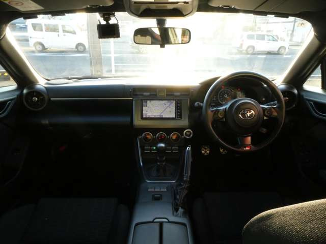 �i�����ꂽ�C���p�l����́A�X�^�C���b�V�������쐫�⎋�F���ɂ��D��A�O���̂��Ȃ��f�U�C���ɂȂ��Ă���܂�!