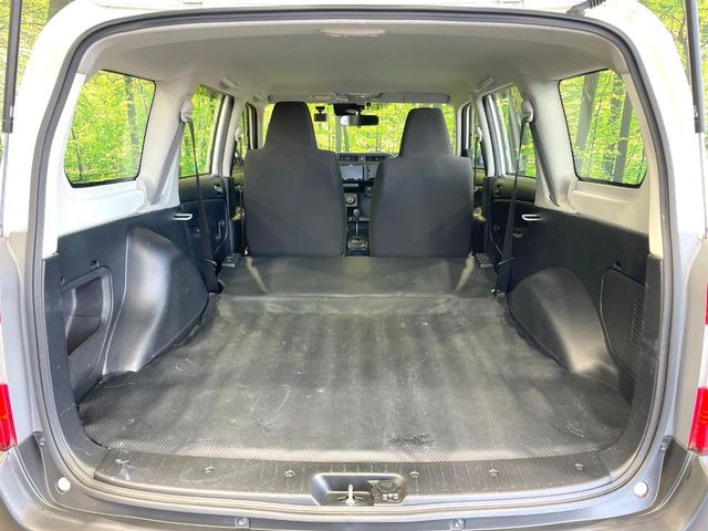 ���i�̂���������ʋ΁A���}���ɏ\���ȉ׎��X�y�[�X���m�ۂ��Ă���܂��B�Z�J���h�V�[�g��|���ƁA�傫�ȉו��̐ύڂ��\�ł���