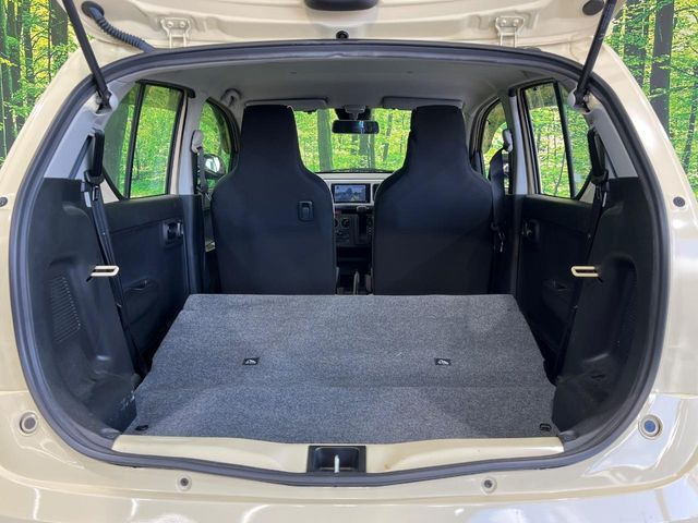 ���i�̂���������ʋ΁A���}���ɏ\���ȉ׎��X�y�[�X���m�ۂ��Ă���܂��B�Z�J���h�V�[�g��|���ƁA�傫�ȉו��̐ύڂ��\�ł���