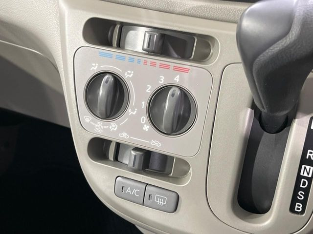 寒い冬も暑い夏も全席に快適な空調を届けてくれる、ダイヤル式エアコンを装備♪