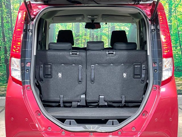 ���i�̂���������ʋ΁A���}���ɏ\���ȉ׎��X�y�[�X���m�ۂ��Ă���܂��B�Z�J���h�V�[�g��|���ƁA�傫�ȉו��̐ύڂ��\�ł���