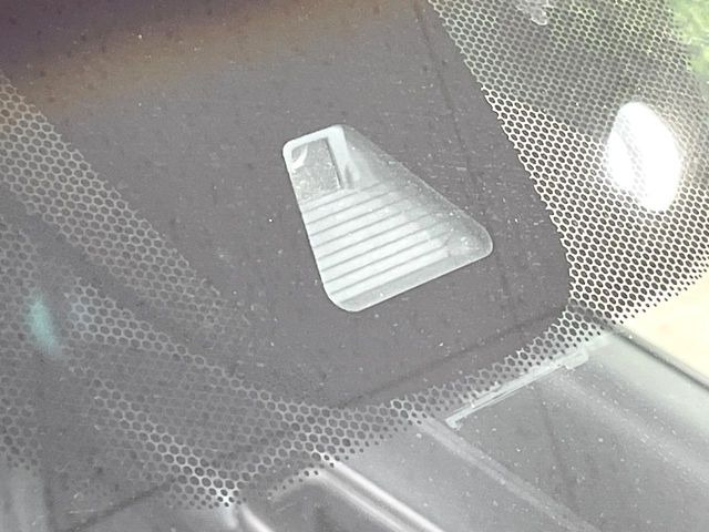 �y�z���_�Z���V���O�z���s���ɑO���̎ԗ�����F�����A�Փ˂������Ȏ��͌x��ƃu���[�L�ŏՓˉ���Ɣ�Q�y�����A�V�X�g�B�����S�Ƀh���C�u�����y���݂��������܂��B