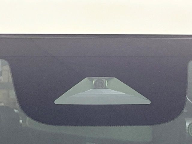 �y�z���_�Z���V���O�z���s���ɑO���̎ԗ�����F�����A�Փ˂������Ȏ��͌x��ƃu���[�L�ŏՓˉ���Ɣ�Q�y�����A�V�X�g�B�����S�Ƀh���C�u�����y���݂��������܂��B