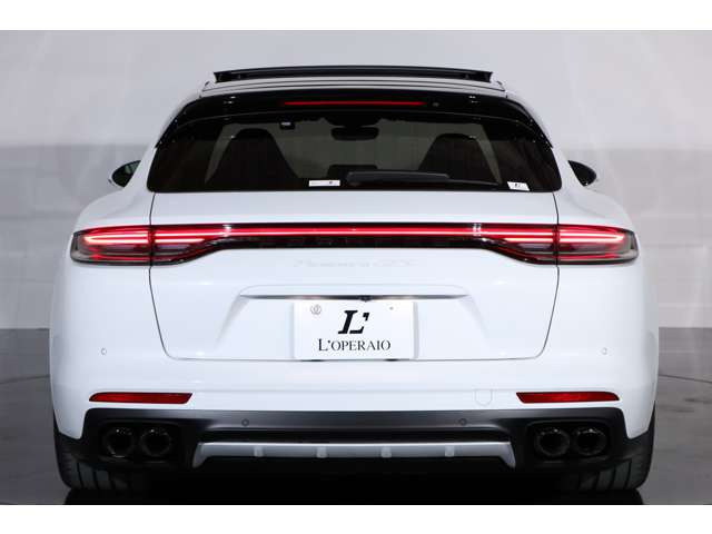 GTS特有のブラックアクセントが外観を引き締め、スポーティで存在感のあるルックスを放ちます。