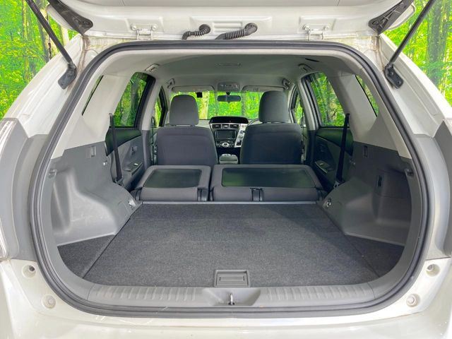 後席を格納すると、これだけの広さが!シーンに合わせたシートアレンジで、大きな荷物も積むことが出来ます♪