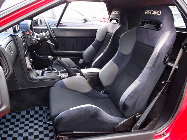 �^�]�ȁA����ȃV�[�g�́A���z���f����RECARO�Z�~�o�P�b�g�V�[�g�ɕύX�ς݁B�؂��ڗ��悤�Ȏg�p����������܂���B���J�X�^����p300���~�ȏォ���������Јꉟ���̎ԗ��ƂȂ�܂�