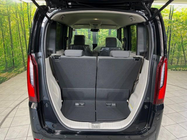 ���i�̂���������ʋ΁A���}���ɏ\���ȉ׎��X�y�[�X���m�ۂ��Ă���܂��B�Z�J���h�V�[�g��|���ƁA�傫�ȉו��̐ύڂ��\�ł���