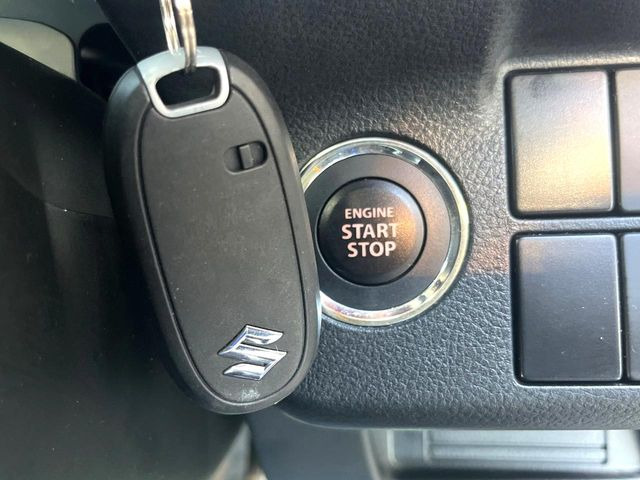 �y�L�[���X�X�^�[�g�V�X�e���z�J�o����|�P�b�g�ɓ��ꂽ�܂܂ł��h�A�̎{���E�������\�ȃX�}�[�g�L�[�𑕔��B�G���W���̃I���E�I�t�����J�M�����o���K�v����������Ƃ��Ă��֗��ł���