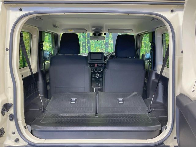 ���i�̂���������ʋ΁A���}���ɏ\���ȉ׎��X�y�[�X���m�ۂ��Ă���܂��B�Z�J���h�V�[�g��|���ƁA�傫�ȉו��̐ύڂ��\�ł���