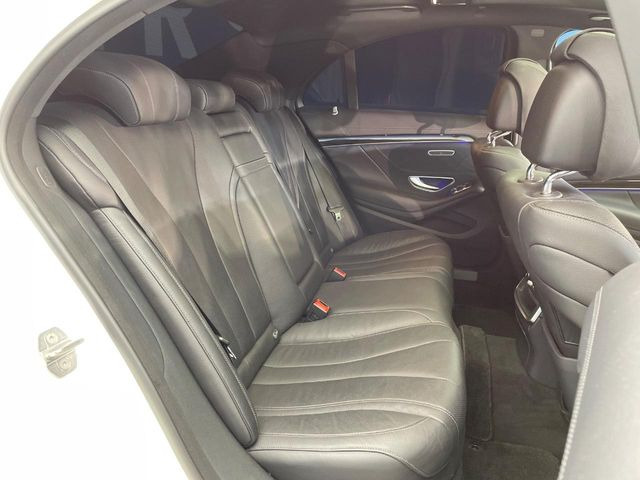 ●後部座席も気になるようなキズ・汚れやへたり等、大きなダメージはなく、良好な状態です。