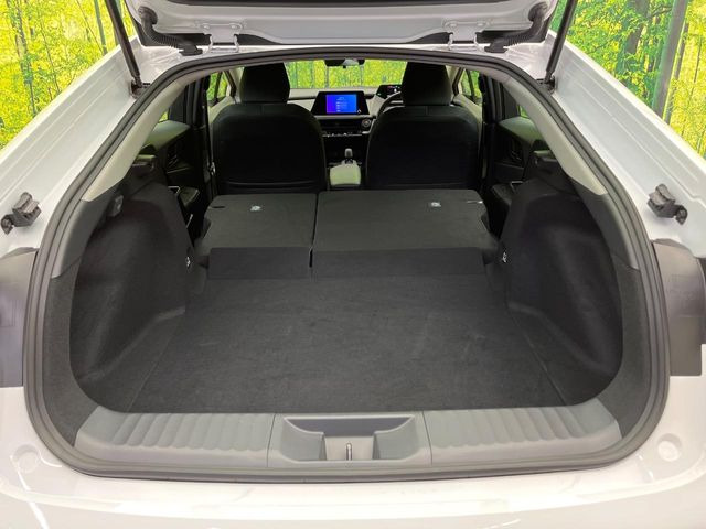 後席を格納すると、これだけの広さが!シーンに合わせたシートアレンジで、大きな荷物も積むことが出来ます♪