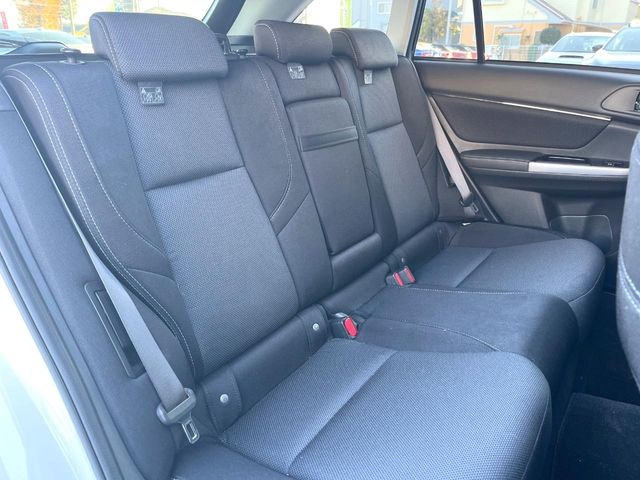 後部座席も気になるようなキズ・汚れやへたり等、大きなダメージはなく、良好な状態です。