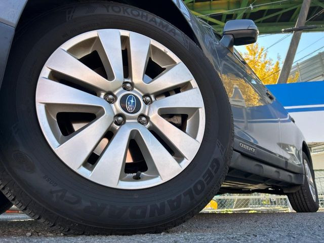 �y����17�C���`�A���~�z�C�[���z�O�ςɃ}�b�`���������A���~�z�C�[���𑕒����Ă���܂��B�e��ЊO�A���~�z�C�[����A�X�^�b�h���X�^�C�����戵�����Ă���܂��B���񂲑��k����������