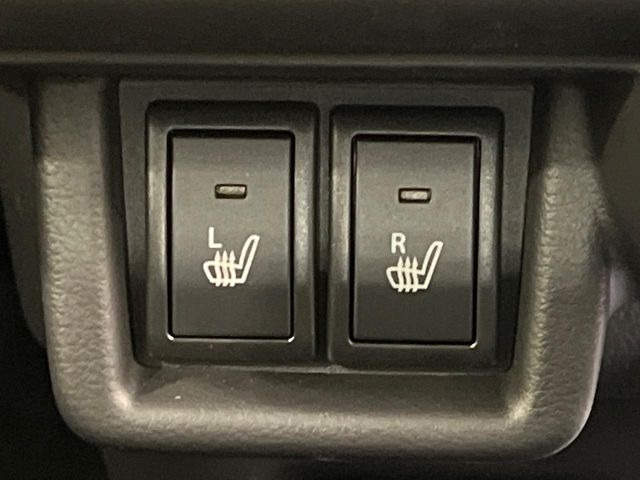 【シートヒーター】寒い日に重宝するシートヒーター!エアコンより早く温まってくれるので寒がりの人も安心ですね♪エアコンの温風は乾燥するから苦手、という方にもをおすすめです。